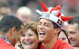 Ronaldo bật khóc hé lộ cuộc sống nổi tiếng 