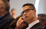Ronaldo bật khóc hé lộ cuộc sống nổi tiếng 