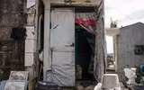 Dân nghèo Philippines chen chúc 