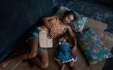 Dân nghèo Philippines chen chúc 