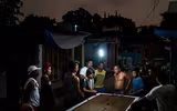 Dân nghèo Philippines chen chúc 