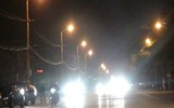 [ẢNH] Nguy hiểm khôn lường khi bật đèn pha không đúng cách