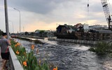 [ẢNH] TP.HCM: Triều cường dâng gây vỡ bờ bao, nước 