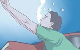 [ẢNH] Cách thoát chết trong gang tấc khi ô tô lao xuống nước