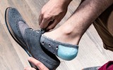 [ẢNH] Cách thoát chết trong gang tấc khi ô tô lao xuống nước