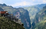 Cận cảnh khách sạn 7 tầng xây dựng trái phép trên đèo Mã Pì Lèng