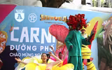 [ẢNH] Phố đi bộ Hồ Gươm tưng bừng sắc màu trong Carnival đậm chất Mỹ-Latin