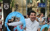 [ẢNH] Phố đi bộ Hồ Gươm tưng bừng sắc màu trong Carnival đậm chất Mỹ-Latin
