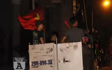 [ẢNH] Người dân Thủ đô văn minh ăn mừng sau chiến thắng Việt Nam 1-0 Malaysia