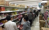 Hàng triệu người phải di tản, hàng hóa siêu thị bị 