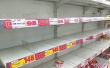 Hàng triệu người phải di tản, hàng hóa siêu thị bị 