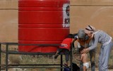 [ẢNH]: Đau lòng cuộc sống bấp bênh của các em nhỏ trong cuộc chiến ở đông bắc Syria