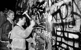[ẢNH] Những bức ảnh chưa từng được công bố về bức tường Berlin lịch sử
