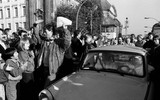 [ẢNH] Những bức ảnh chưa từng được công bố về bức tường Berlin lịch sử