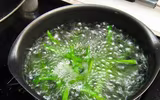 [ẢNH] Những kiểu ăn rau tưởng ngon bổ nhưng lại độc hại vô cùng
