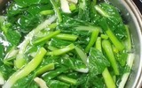 [ẢNH] Những kiểu ăn rau tưởng ngon bổ nhưng lại độc hại vô cùng