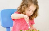 [ẢNH] Những kiểu ăn rau tưởng ngon bổ nhưng lại độc hại vô cùng