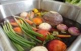[ẢNH] Những kiểu ăn rau tưởng ngon bổ nhưng lại độc hại vô cùng