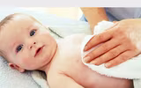 [ẢNH] Hạ sốt an toàn cho trẻ bằng các mẹo dân gian