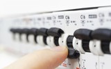[ẢNH] Các cách dập lửa do chập điện, dập cháy do xăng không phải ai cũng biết