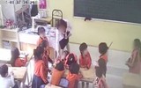 [ẢNH] Bạo hành trẻ em: Cần chế tài xử phạt thích đáng