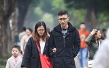 [ẢNH] Khoảng khắc người dân Hà Nội, TP.HCM tưng bừng tận hưởng năm mới 2020