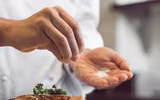 [ẢNH] Những hậu quả cơ thể gặp phải khi ăn quá mặn