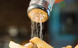 [ẢNH] Những hậu quả cơ thể gặp phải khi ăn quá mặn