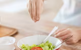[ẢNH] Những hậu quả cơ thể gặp phải khi ăn quá mặn