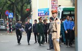 [ẢNH] Công tác đảm bảo ANTT, ATGT bên ngoài nhà tang lễ diễn ra như thế nào?