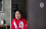 [ẢNH] Nụ cười lạc quan của nữ sinh Ngoại Thương trước cái Tết 