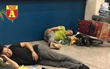 [ẢNH] Sân bay Tân Sơn Nhất vẫn đông nghịt khách trong những ngày cuối cùng của năm