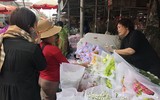 [ẢNH] Nhộn nhịp chợ hoa Quảng An ngày cuối năm trong mưa lạnh