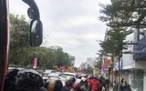 [ẢNH]  Đầu năm, người Hà Nội tấp nập đi lễ chùa cầu an