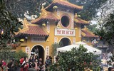 [ẢNH]  Đầu năm, người Hà Nội tấp nập đi lễ chùa cầu an