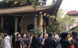 [ẢNH]  Đầu năm, người Hà Nội tấp nập đi lễ chùa cầu an