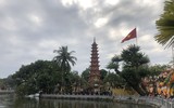 [ẢNH]  Đầu năm, người Hà Nội tấp nập đi lễ chùa cầu an