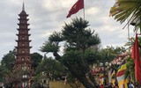 [ẢNH]  Đầu năm, người Hà Nội tấp nập đi lễ chùa cầu an