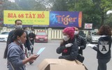 [ẢNH] Người dân ngạc nhiên trước các điểm phát khẩu trang y tế miễn phí