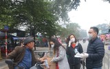 [ẢNH] Người dân ngạc nhiên trước các điểm phát khẩu trang y tế miễn phí