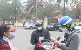 [ẢNH] Người dân ngạc nhiên trước các điểm phát khẩu trang y tế miễn phí