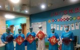[ẢNH] Những câu chuyện cảm động về tình người trong 