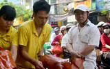 [ẢNH] Ngày vía Thần Tài 2020: Những mặt hàng đắt khách ngoài... vàng