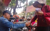[ẢNH] Ngày vía Thần Tài 2020: Những mặt hàng đắt khách ngoài... vàng