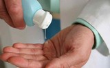 [ẢNH] Những con đường nhiễm bệnh không ngờ tới do virus corona gây ra
