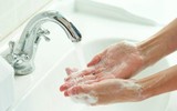 [ẢNH] Cảnh giác với virus corona: Lưu ý 'vàng' khi đi máy bay, tàu, xe