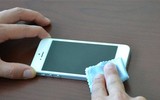 [ẢNH] Vệ sinh điện thoại đúng cách chống lây nhiễm virus Covid-19