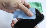[ẢNH] Vệ sinh điện thoại đúng cách chống lây nhiễm virus Covid-19