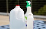 [ẢNH] Vệ sinh điện thoại đúng cách chống lây nhiễm virus Covid-19
