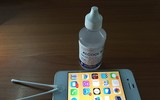 [ẢNH] Vệ sinh điện thoại đúng cách chống lây nhiễm virus Covid-19